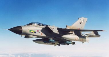 Винищувач RAF Tornado з ракетами Storm Shadow