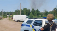 На Київщині після обстрілу почали вибухати російські снаряди в лісі