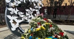 У Вінниці встановили пам'ятний знак на честь загиблих внаслідок теракту РФ у центрі міста