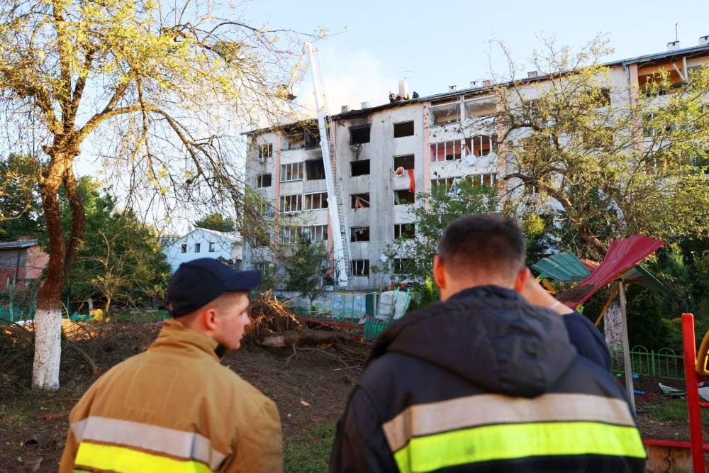 Ліквідація наслідків обстрілу у Львові