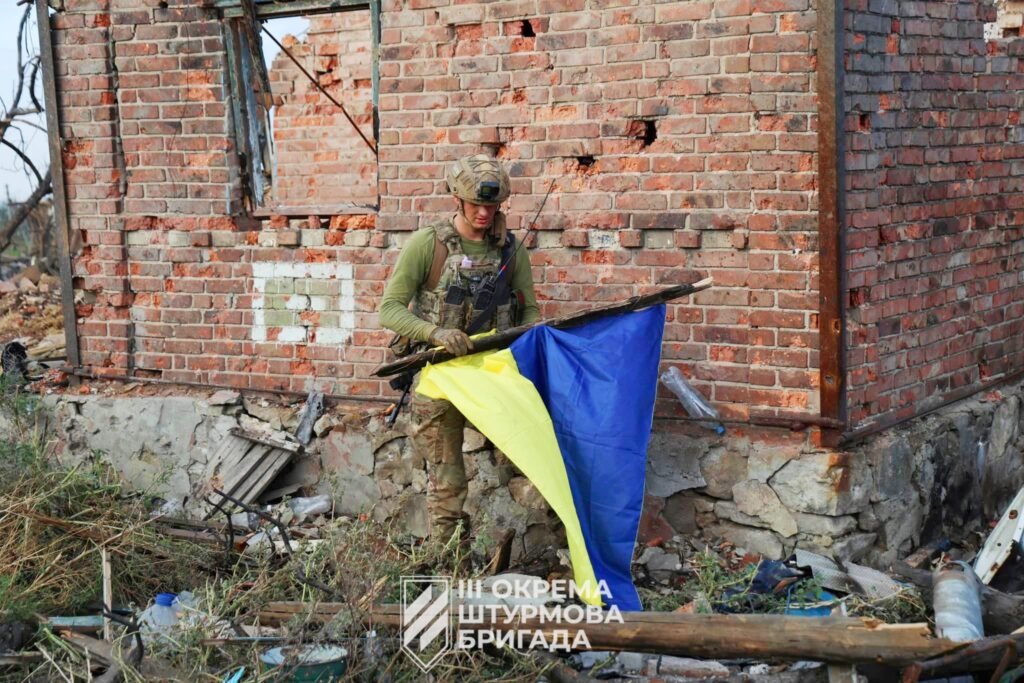 ЗСУ підняли державний прапор над звільненою Андріївкою на Донеччині