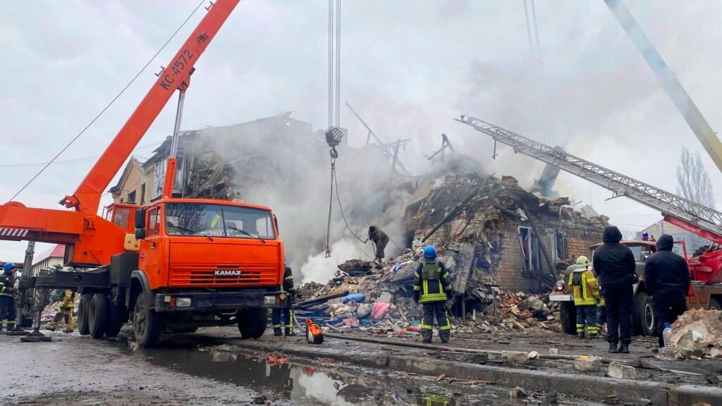 Під завалами Донеччині внаслідок обстрілу РФ знайшли тіло загиблого чоловіка