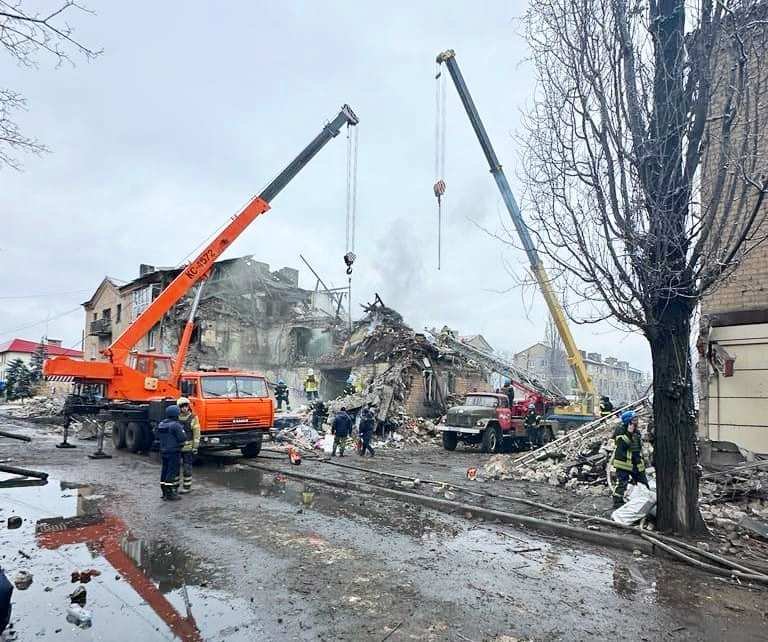 Під завалами Донеччині внаслідок російського обстрілу знайшли тіло загиблого чоловіка