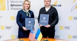 Міністр фінансів України Сергій Марченко та посол США в Україні Бріджит Брінк
