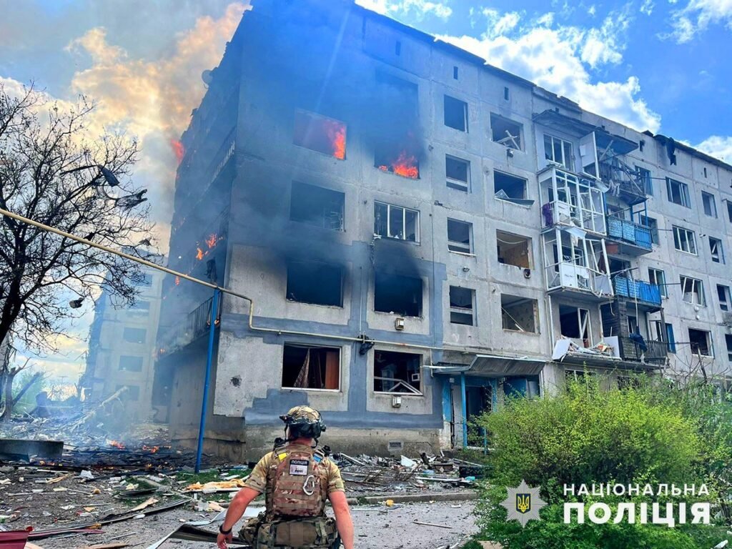 Окупанти вчергове масовано обстріляли Донецьку область 5