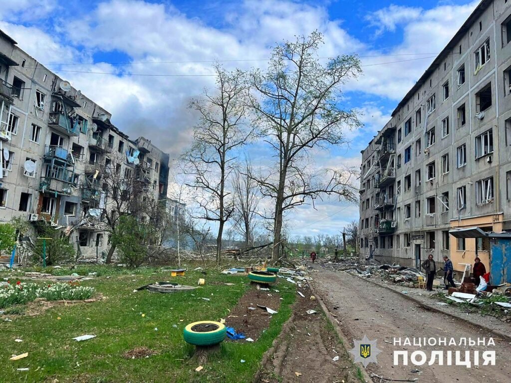 Окупанти вчергове масовано обстріляли Донецьку область 4