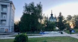 У Києві знесли незаконний храм-МАФ УПЦ, який розташований біля Десятинної церкви