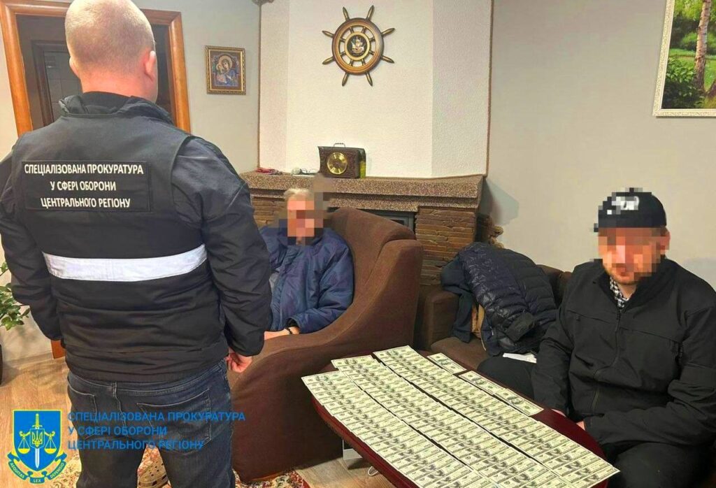 У Києві викрили трьох посадовців ТЦК, які заробили мільйони на “ухилянтах” 5